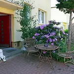 Cozy Souterrain-Half-Basement-Apartment Included 2 Bicycles