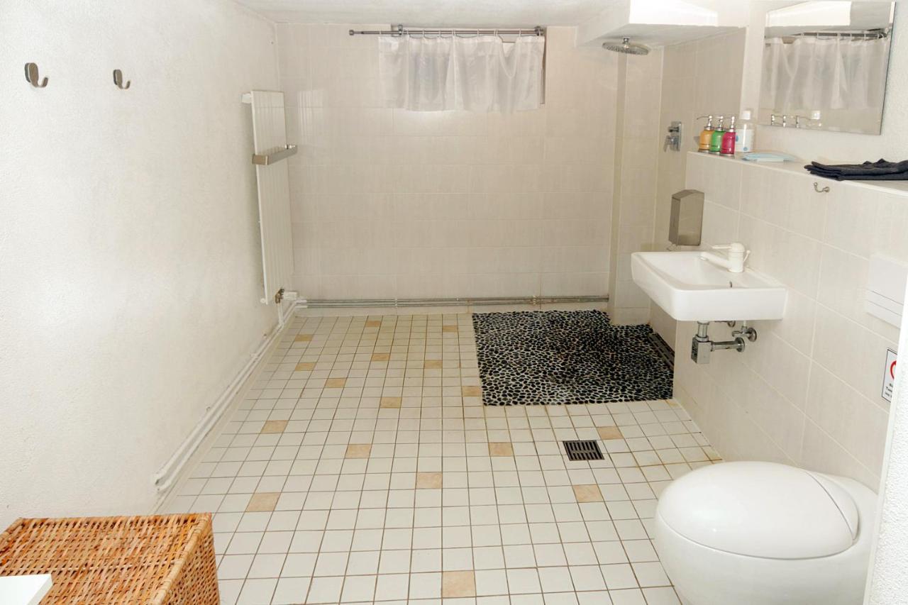 Appartamento Cozy Souterrain-half-basement-apartment Included 2 Bicycles Berlino