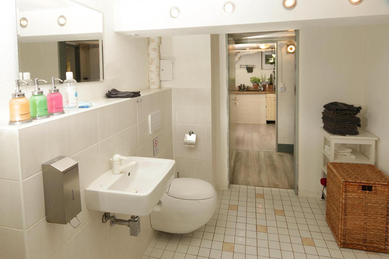 Cozy Souterrain-half-basement-apartment Included 2 Bicycles Appartamento Berlino
